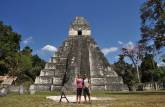 Em frente ao Templo I, o mais famoso de Tikal, na Guatemala